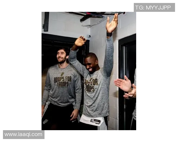 犹他爵士与圣安东尼奥马刺的精彩对决引发球迷热议与期待